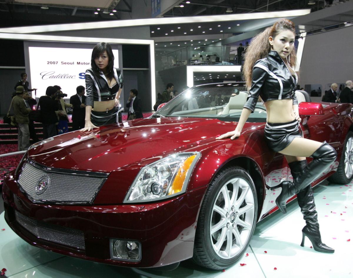 2014 Geneva Motor Show: Auto show girls' sexiest moments - Sexy MAF
